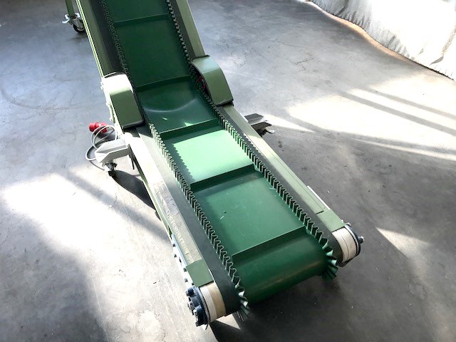 Conveyor belt system image