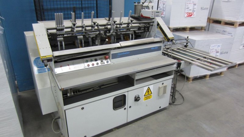 Show details for Hunkeler VEA 520 end sheet gluing machine
