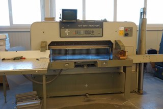 جهاز مراقبة التيار الكهربائي القطبي 137