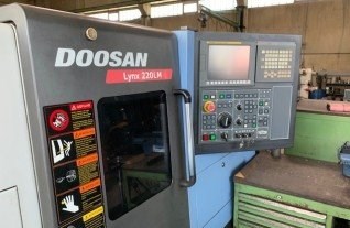 CNC Lathe with c-axis DOOSAN - LYNX 220 LMA | pressXchange