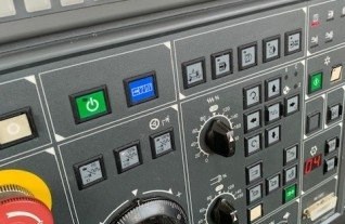 CNC Lathe with c-axis DOOSAN - LYNX 220 LMA | pressXchange