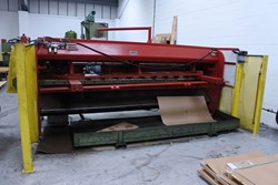 CINCINNATI 1012 Auto Shear. Capacity 12&#8242; x 10swg . Recently fully rebuilt with Siemens Simatic Touch Screen NC Backgauge