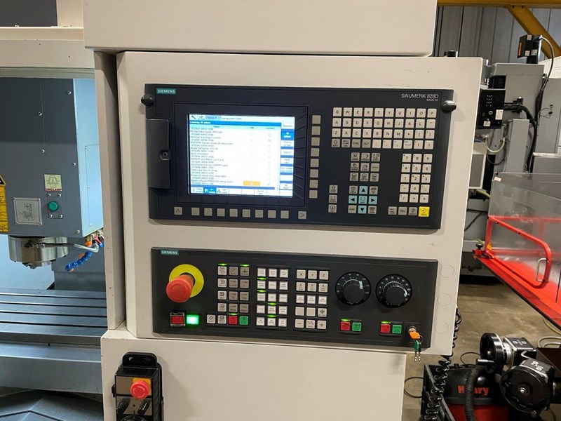 Dugard 760E, (Akira-Seiki), CNC Vertical Machining Centre