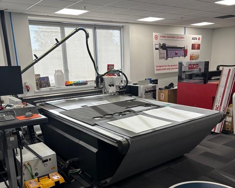 Edge Cutter Table Kongsberg X22 Edge Flatbed Cutting Table | pressXchange
