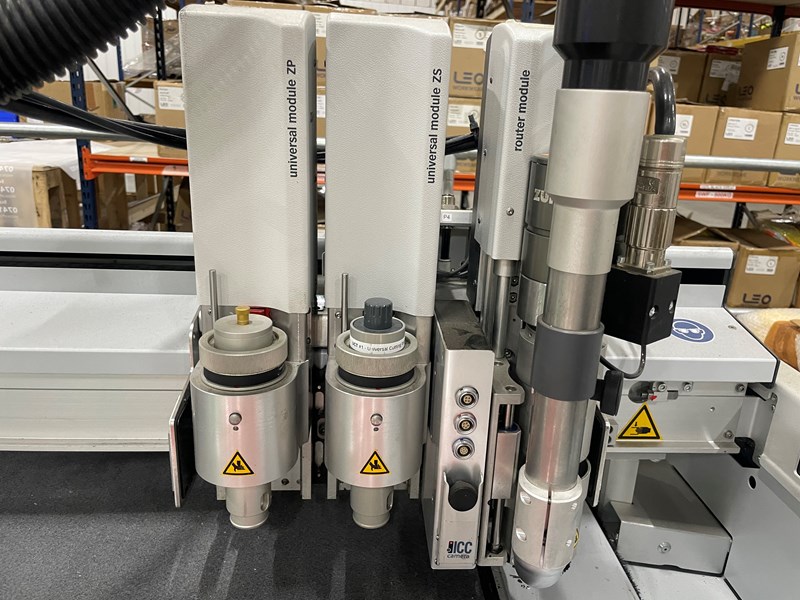 Zund G3 L2500 flatbed digital cutting table. | pressXchange